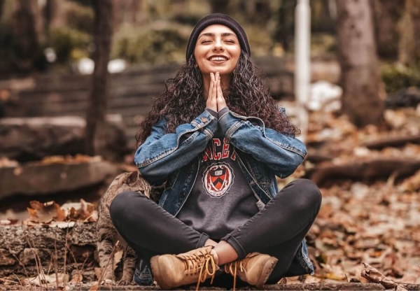 woman meditate 